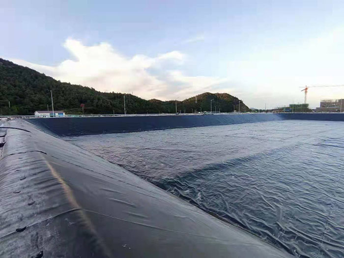 護坡防滲膜用多厚的？